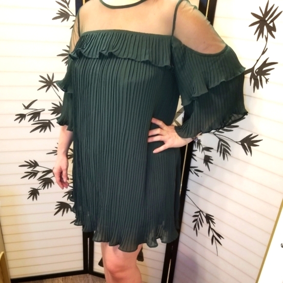 Romeo & Juliet Couture Flirty Dress - Picture 1 of 10